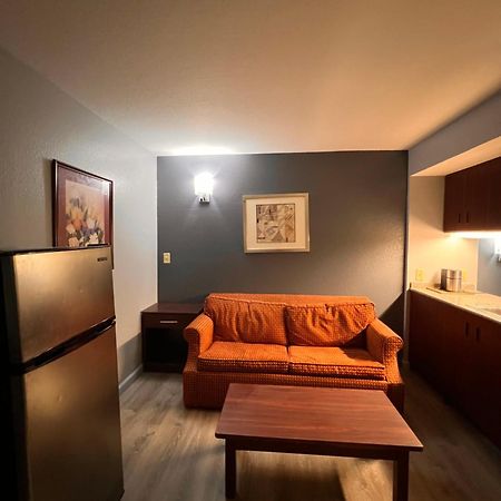 Blisspoint Inn & Suites, Northwood ภายนอก รูปภาพ