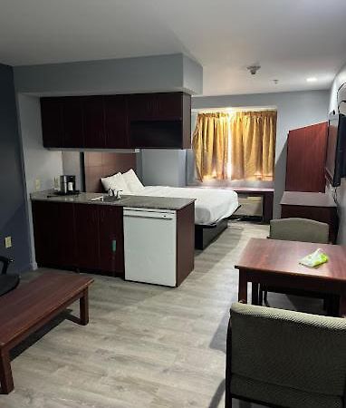 Blisspoint Inn & Suites, Northwood ภายนอก รูปภาพ