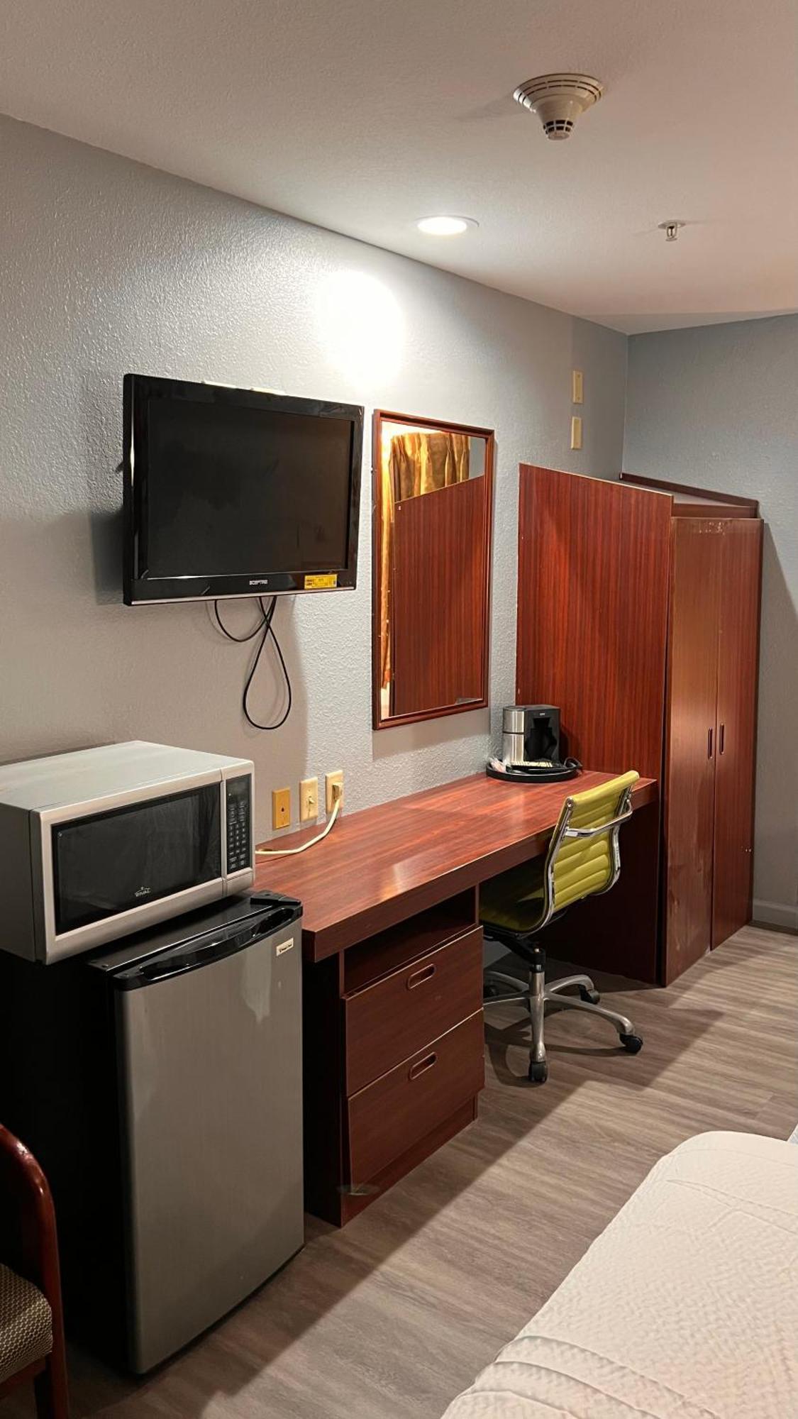 Blisspoint Inn & Suites, Northwood ภายนอก รูปภาพ