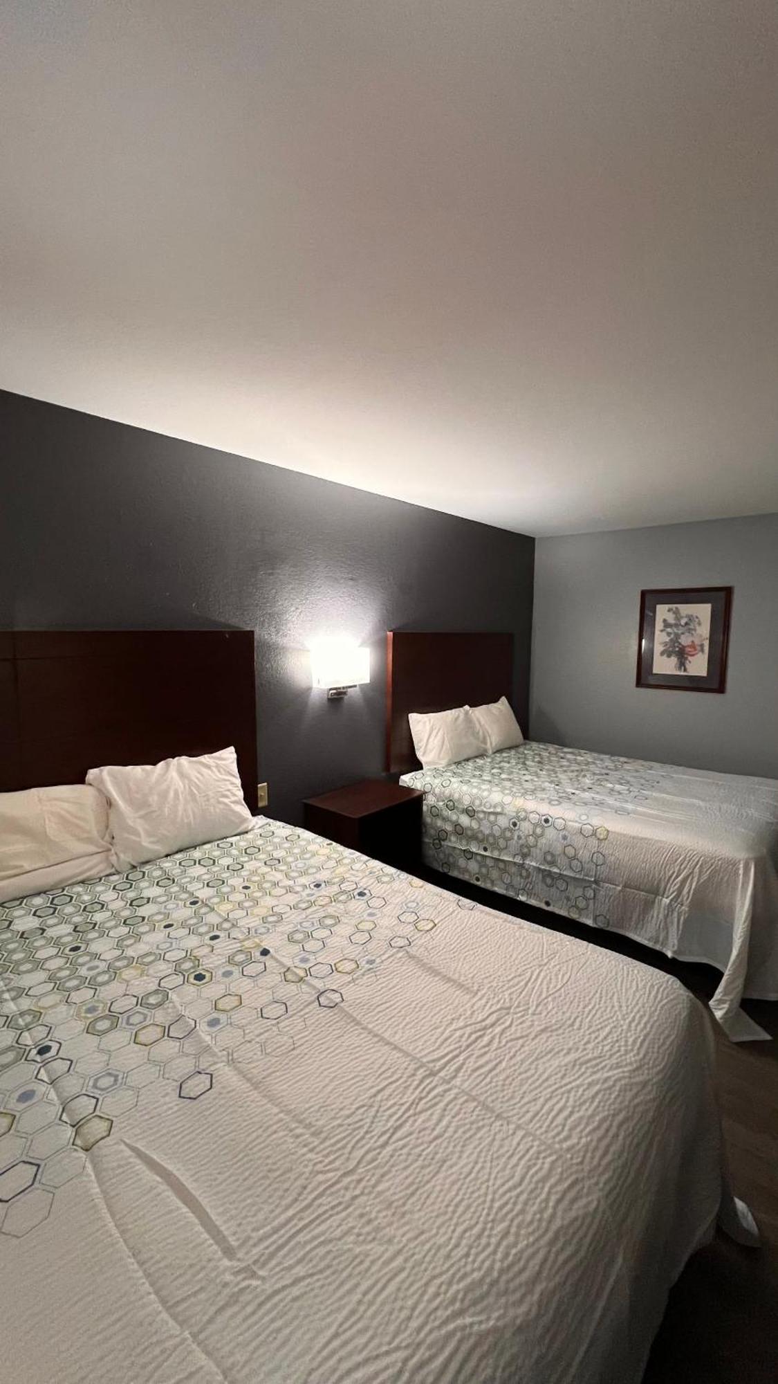 Blisspoint Inn & Suites, Northwood ภายนอก รูปภาพ
