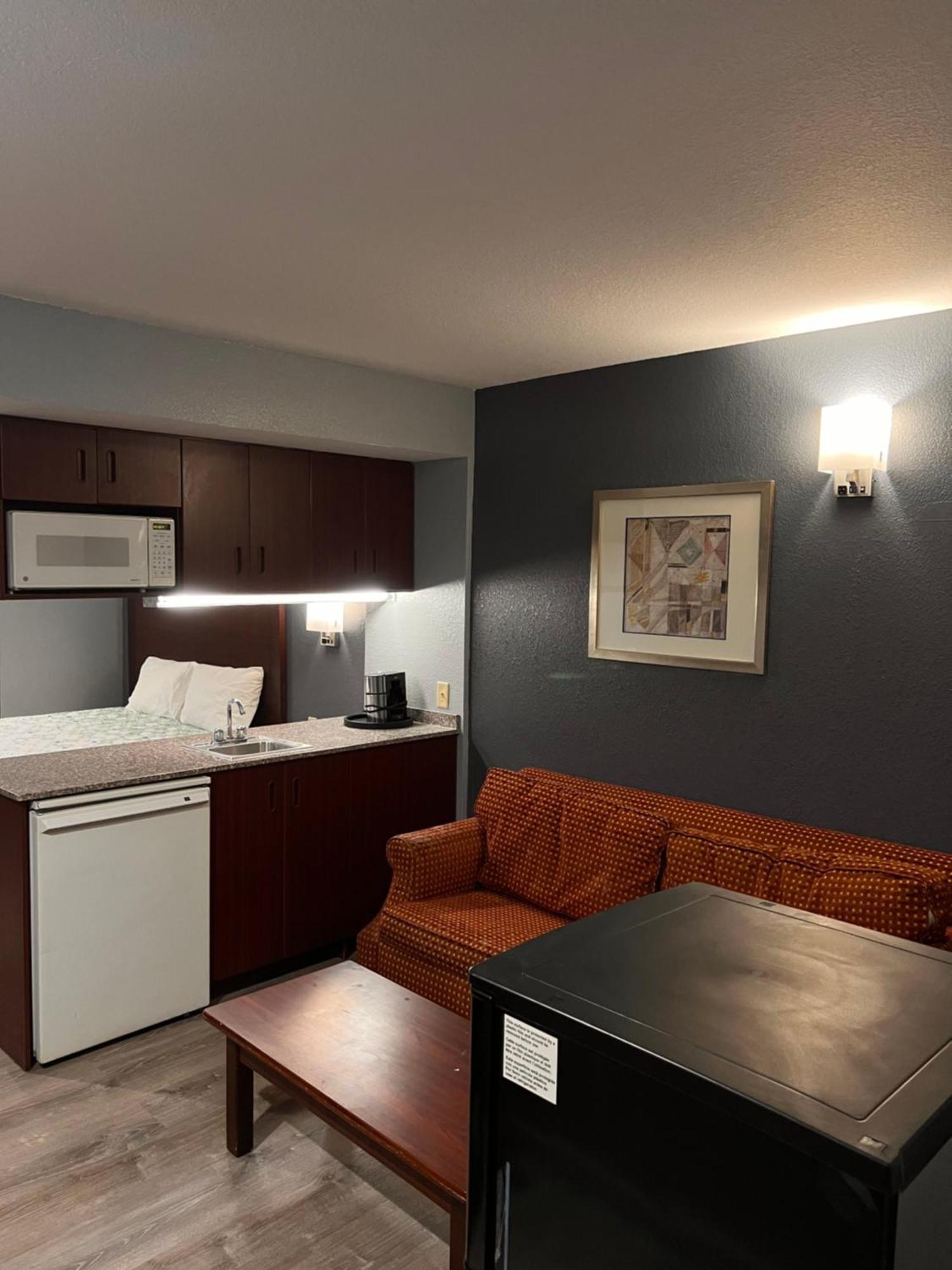 Blisspoint Inn & Suites, Northwood ภายนอก รูปภาพ