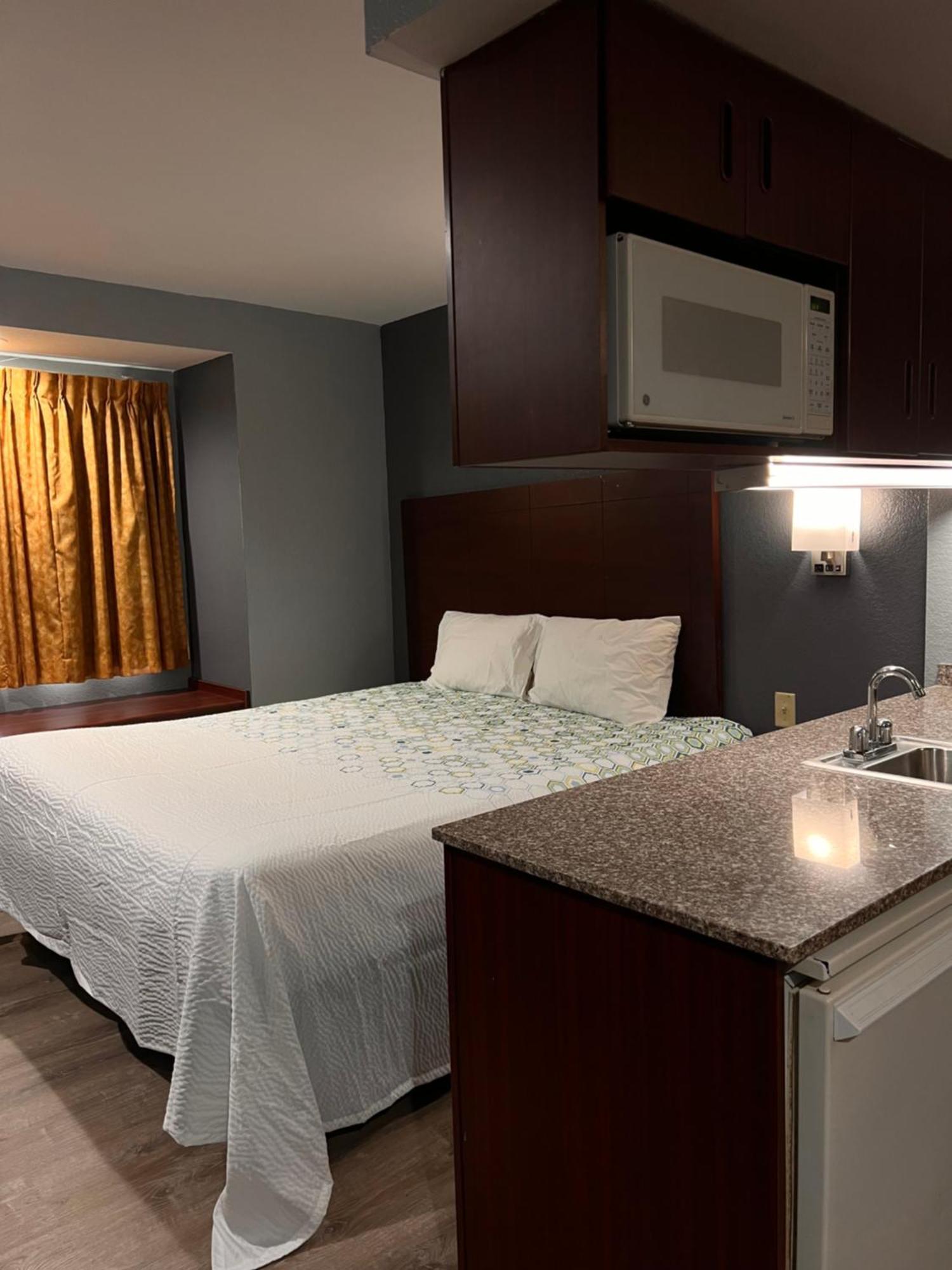 Blisspoint Inn & Suites, Northwood ภายนอก รูปภาพ